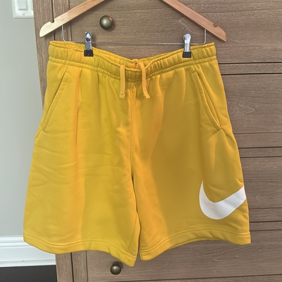 Nike Mens Sportswear Fleece Swoosh Logo 9 Inch Pollen Yellow - Picture 5 of 6